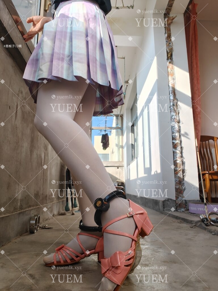 粉色的可爱拉丁舞鞋镣铐-月梦社区-YUEM-视频-束缚-Fettered-链结-脚镣-手铐-镣铐玩具月梦社区